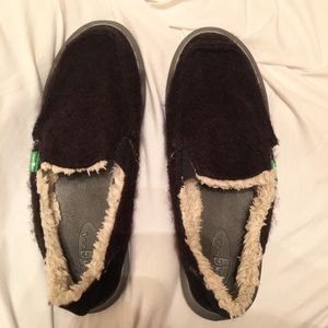 NWOT Black Sanuks with Fur